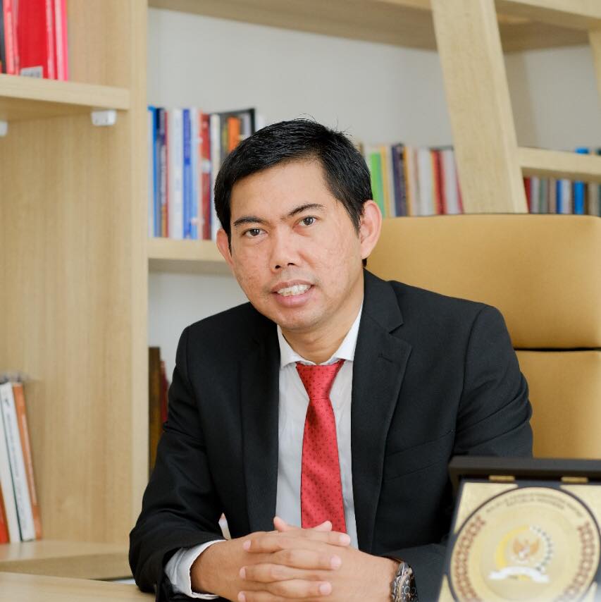 Prof. Dr. Bayu Dwi Anggono, S.H., M.H.